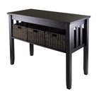 Winsome – Table console Morris pour couloir, 3 paniers sous la table, espresso-La collection Morris : des tables parfaites avec beaucoup d’espace de rangement. Dimensions de la table console : 29,92 haut. x 40 larg. x 18,11 prof (po). Dimensions de l’espace de rangement : 9,84 haut. x 35,28 larg. x 16,77 prof. (po). Dimensions des trois paniers inclus, faits de feuilles de maïs, pour rangement sous la table : 7 haut. x 16 larg. x 11 prof. (po). La table est faite de bois massif et de bois composite. Assembl