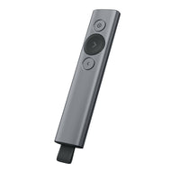 Logitech - Télécommande de présentation Spotlight - Ardoise-Allez plus loin que le pointage laser traditionnel. Utilisez le système de pointeur avancé pour mettre en lumière ou agrandir avec précision certaines zones sans pixels. Visible de tous les participants, qu'ils soient sur place ou via visioconférence. Définissez le pointeur que vous souhaitez dans l'application Logitech Presentation