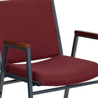 Flash Furniture – Chaise empilable robuste à revêtement bourgogne à motifs et rembourrage de 3 po Hercules, avec accoudoirs, p/4-Rembourrage en tissu bourgogne à motifs
