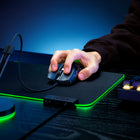 Razer - Cobra Souris gaming filaire légère avec Razer Chroma RGB-Pieds de souris 100 % PTFE: Fabriqués à partir du PTFE le plus pur et de la plus haute qualité, les pieds de souris de la Razer Cobra, à l'avant, à l'arrière et sur l'anneau du capteur lui permettent de glisser en douceur sur n'importe quelle surface