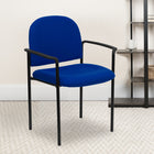 Flash Furniture – Chaise empilable en tissu avec structure en acier et accoudoirs, bleu marine-Mousse ignifuge CA117