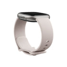 Google - Fitbit Sense 2 montre intelligent – Blanc lunaire/Aluminium platine-Charge rapide : moins de charge signifie plus de travail. Et avec Sense 2, vous pouvez obtenir l'équivalent d'une journée de batterie en seulement 12 minutes