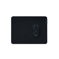 Razer Tapis De Souris Gigantus V2 - M-Surface en tissu micro tissé texturé pour la vitesse et le contrôle.
