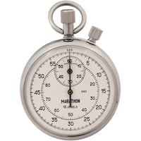 Chronomètre mécanique, arrêt intermédiaire-Le remontoir mécanique est doté de deux boutons – le bouton supérieur est la couronne du remontoir et permet à l’utilisateur de démarrer et d’arrêter le chronomètre, le bouton latéral permet à l’utilisateur de chronomètre de ramener l’aiguille à zéro lorsque le chronomètre est arrêté