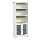 Sauder Cottage Road Bibliothèque avec portes - 3 tablettes - 71.5" H - Finition Soft White (424153)-Le Standard - Finition Soft White - Bois D'ingénierie