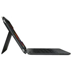 Logitech - Etui avec clavier Slim Combo pour iPad (5e et 6e generation) de 9,7 po - graphite-Les matériaux externes sont durables, conçus pour résister à l'usure quotidienne et permettent de transporter SLIM COMBO partout