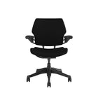 Humanscale - Chaise de travail Freedom - Noire-Le mécanisme d’inclinaison intelligent du Freedom offre automatiquement un support adapté à chaque utilisateur et favorise l’exécution de mouvements sains et spontanés tout au long de la journée. Dépourvu de boutons ou de manettes difficiles à manier et de réglages manuels, le Freedom rend la position assise dynamique plus simple.