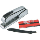 Staples® - Agrafeuse de table - paquet combiné, chromée, capacité de 20 feuilles-Picot caoutchouté antidérapant  