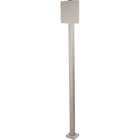 Frost – Piédestal pour le cendrier extérieur et le système de gaspillage d'animal de compagnie-Matériaux: Support vertical : tube ALF (acier laminé à froid) carré de 2 x 2 po de cal. 14. Support de cendrier : plaque ALF de 1/8 po. Plaque de sol : plaque ALF de 1/4 po. Ensemble entièrement soudé.
