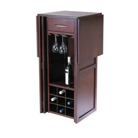 Winsome – Bar à vin comptoir extensible Newport, noyer antique-Le comptoir de bar extensible est idéal pour servir à une fête.  Pliable pour le rangement avec des dimensions de 40,16 haut. x 17,87 larg. x 20,31 prof. (po) Stockez jusqu’à 9 à 12 longs verres.