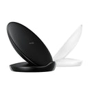 Samsung – Support de recharge sans fil (EP-N5100TBEGCA)-Comprend la technologie Fast Charge de Samsung qui permet une charge rapide jusqu'à 1,4 fois plus rapide que les chargeurs sans fil standard lorsqu'elle est utilisée avec des appareils Galaxy compatibles.