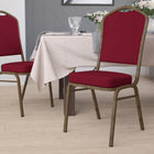 Flash Furniture – Chaise banquet empilable à dossier couronne, siège de 2,5 po, doré, tissu bourgogne (FDC01GV3169)-Siège et dossier rembourrés