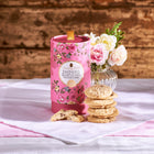 Grandma Wild's - Tube floral victorien avec fraise et creme avec biscuit aux pepites de chocolat blanc - 150g-Convient aux vegetariens