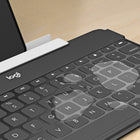 Logitech - Clavier Keys-To-Go Bluetooth pour iPhone, iPad et Apple TV - Noir-Ce clavier vous permet de taper jusqu'à 3 mois sans avoir à recharger la batterie. Passez plus de temps à taper et moins de temps à vous soucier où vous avez laissé le câble de recharge