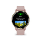 Garmin - Venu 3S - 41mm Lunette en acier inoxydable Soft Gold avec boîtier et bracelet en silicone rose poudré-Profitez de la commodité de passer et de recevoir des appels téléphoniques depuis votre poignet — utilisez même l'assistant vocal de votre smartphone pour répondre aux messages texte et plus encore (lorsqu'il est associé à votre smartphone iPhone® ou Android™ compatible) ; De plus, vous pouvez répondre aux SMS par la voix, ou les utilisateurs d'Android peuvent envoyer des SMS directement depuis leu