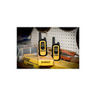 DeWalt - DXFRS300 Chargeur de talkie-walkie robuste à 6 ports-22 canaux preregles sont preregles avec des codes de confidentialite