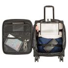 Bugatti Le bagage à main léger ultime avec matériau hydrofuge 21,5 po - Noir-Plusieurs pochettes à accès rapide et poches zippées à l'intérieur du sac, pour faciliter l’organisation de vos objets électroniques et accessoires de voyage