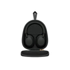 Sony - WH1000XM5 Casque sans fil à réduction de bruit - Noir-Connexion multipoint - Pour une commodité totale, ces casques Bluetooth® peuvent être appariés à deux appareils Bluetooth® en même temps.9 Ainsi, lorsque vous recevez un appel, votre casque d'écoute sait quel appareil sonne et se connectera automatiquement au bon appareil. Vous pourrez aussi transférer rapidement votre casque d'écoute vers l’un ou l’autre des deux appareils en appuyant simplement sur un bouton