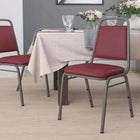 Flash Furniture – Chaise banquet empilable à dossier trapèze, siège 1,5 po, argenté avec tissu bourgogne (FDBHF2BYVYL)-Siège et dossier rembourrés