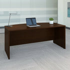 Bush® - Bureau à devant arqué de la collection Westfield, fini cerisier mocha-Amplement d'espace pour les genoux grâce au surplomb de 9 1/2 po