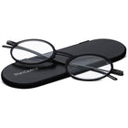 ThinOptics FrontPage collection, Manhattan 1.5 Lecteur avec Milano Pod Noir - Noir-18 mois de matériaux et d'ingénierie informatique ont réduit la masse et le volume non essentiels pour offrir le FrontPage breveté: les lunettes de lecture les plus légères possibles avec une gamme de dioptries 1,5-2,5x.