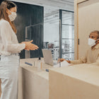 Avant de pare-haleine modulaire Mark Maker - Acrylique transparent 1/4" - panneau de 47,5" Lx31,5"H - 2 rails inférieurs de 12"-Nos côtés modulaires transparents doivent être combinés avec les façades modulaires comme une extension pour une protection supplémentaire.