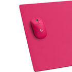 Logitech - Tapis de souris de jeu G840 XL - Rose-Base en caoutchouc pour un maintien optimal - Les joueurs à basse résolution réalisent de grands mouvements rapides, plus particulièrement lors de sessions de jeu intenses. La base en caoutchouc offre une stabilité optimale et empêche le tissu de se plisser, permettant ainsi des mouvements fluides avec la souris.