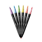 BIC - Intensity à double pointe - pointe fine (0,7 mm) et pinceau flexible dans des tons pastel assortis - Paquet de 6-Adaptée au dessin pour adultes, au coloriage d'aplats ou à la calligraphie, la pointe pinceau permet de varier les épaisseurs de trait