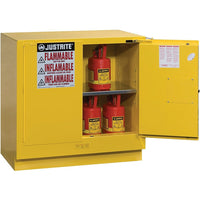 JustriteMD – Armoire de sécurité sous le comptoir Sure-GripMD, 2 portes manuelles, 22 gal : 35 x 22 x 35 (po)-Conçue pour se glisser sous la plupart des comptoirs et inclut une tablette ajustable