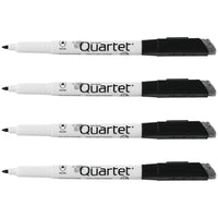 Quartet - Marqueurs effaçables à sec classiques avec brosse sur capuchon magnétique, pointe fine, noir, paquet de 4-Le marqueur effaçable à sec à pointe fine permet une écriture plus petite, ce qui le rend idéal pour les tableaux blancs personnels, de bureau et calendrier