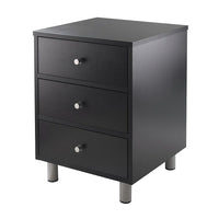 Winsome – Table d’appoint Daniel avec 3 tiroirs, noir-Table idéale pour vos accessoires de nuit essentiels grâce à ses trois tiroirs et stylisée pour votre chambre à coucher. Noir avec garnitures argentées. Dimensions globales de la table : 22 haut. x 15,75 larg. x 16,16 prof. (po). Dimensions du dessus : 15,75 larg. x 15,75 prof. (po). Dimensions internes du tiroir : 4,3 haut. x 12,75 larg. x 13,60 prof. (po). Écart entre la tablette et le plancher : 4 po. Placage noir sur bois composite. Assemblage nécess