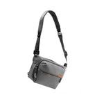 Peak Design - Everyday Sling - 10 L - Noir-Noir , Extérieur en toile de nylon 100 % recyclé 600D résistant aux intempéries