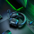 Razer - Casque de jeu sans fil BlackShark V2 HyperSpeed-Micro À Très Large Bande Razer Hyperclear: Qualité vocale haute définition de niveau professionnel - Grâce à une gamme de fréquences sonores plus large, ce micro flexible de nouvelle génération capte et transmet une quantité phénoménale de détails dans votre voix, toutes les communications avec votre équipe seront claires, puissantes et naturelles.