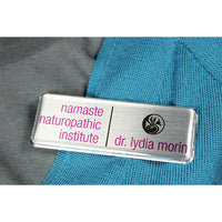The Mighty Badge  Trousse de porte-noms pour imprimantes au laser - 1 po x 3 po - moyen - argent - paquet de 10-Identifiez votre commerce à l'aide de cette trousse de porte-noms à faire soi-même