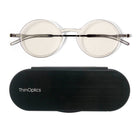 ThinOptics FrontPage collection, Manhattan 2.5 Lecteur avec Milano Pod Noir - Claire-Existe en deux beaux styles, le Brooklyn rectangulaire et le Manhattan ovale, et est flatteur pour les hommes et les femmes.