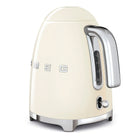 SMEG KLF03CRUS, la bouilloire Années 50, Crème-Base pivotante à 360 degrés.