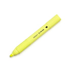 TRU RED – Surligneur de style réservoir avec prise, pointe biseautée, jaune, paquet de 2-La forme carrée arrondie du barillet offre non seulement une prise confortable, mais empêche aussi le surligneur de rouler sur votre bureau