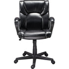 Staples® – Fauteuil de direction Montessa II Luxura, noir (25221R-CA)-Le capitonnage noir Luxura ressemble à du cuir véritable à la vue et au toucher
