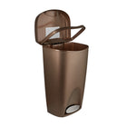 Umbra ââ‚¬â€œ Poubelle à pédale Brim, 50 L, bronze-Un collet de retenue maintient le sac en place et hors de vue