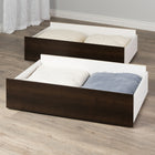 Prepac - Tiroirs de rangement Select EBQK-1303-1 sur roulettes, paq./2, espresso-Les tiroirs s'adaptent parfaitement aux formats grand et très grand du lit à 4 colonnes Prepac Select