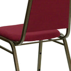 Flash Furniture – Chaise empilable HERCULES à dossier trapèze, siège 1,5 po, doré avec tissu bourgogne, 4/bte (FDBHF2EN)-Rembourrage en tissu bourgogne