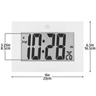 Grande horloge numérique Marathon, chiffres de 3,25 po, blanc (CL030064WH)-Les trous de serrure intégrés au dos de l’horloge permettent de la fixer facilement au mur. Elle est également dotée d’un support pliable pour une utilisation sur le bureau.