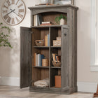 Sauder - 434929 La Collection Sonnet Springs Meuble de rangement - Finition Pebble Pine-Rangement ouvert dont une étagère supérieure complète pour l'exposition de votre décor préféré.