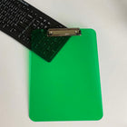 JAM PAPER - Presse-papiers en plastique norme, Vert, Paquet de 12-Les planchettes à pinces sont ideales pour le bureau, les entraîneurs sportifs, la maison, le travail, le travail en entrepôt ou l'ecole.