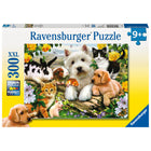 Ravensburger - puzzle Animaux amis 300 pièces -À propos de ce puzzle de 300 pièces : Détendez-vous et ressourcez-vous en reconstituant d'adorables chatons, chiots, un lapin, un cochon d'Inde, un hamster et bien plus encore dans notre puzzle « Animaux amis 