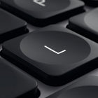 Clavier éclairé sans fil avancé pour Mac Logitech MX Keys - Gris cosmique-Tapez de jour comme de nuit avec l'éclairage LED réactif. Les touches rétroéclairées s’illuminent quand vos mains s’approchent, l'éclairage est adaptatif