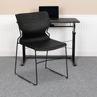 Chaise empilable noire à dossier complet de la série HERCULES, capacité de 661 lb avec cadre enduit de poudre noire-Cadre de base traîneau enduit de poudre noire avec glissières de plancher en plastique