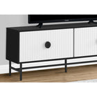 Monarch Specialties - 2732 Meuble Tv - 60 po L/Noir/Portes Blanc Avec Metal Noir-Cette console TV offre beaucoup d'espace de rangement pour tous vos besoins en matière de divertissement multimédia. Elle comprend deux armoires de rangement avec une étagère fixe à l'intérieur, ainsi que deux trous de gestion des câbles à l'arrière pour garder vos fils organisés et hors de vue
