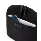 Bugatti, CBY2235BU-BLACK Collection Reborn – Sac bandoulière minimaliste – Fait de matériaux recyclés à 100% - Noir-Poche arrière zippée