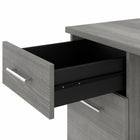 Bush Furniture - Bureau 72 po avec huche et bibliothèque à 5 tablettes Somerset - Gris platine-Le plateau comprend un passe-fils pratique pour garder les fils et les câbles à l’écart